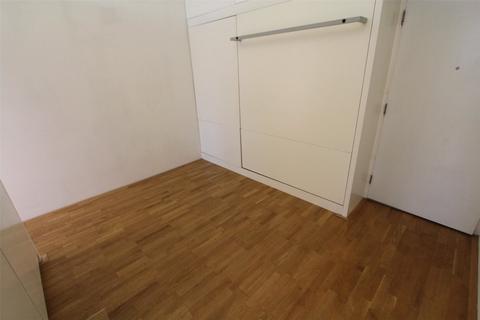 undefined, Abito, 85 Greengate, Salford, M3