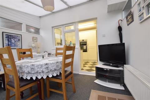 42 Woodrush Way, Romford, RM6 5BL
