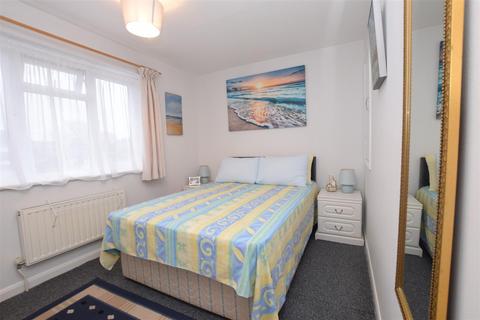 42 Woodrush Way, Romford, RM6 5BL