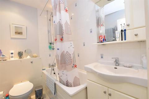 42 Woodrush Way, Romford, RM6 5BL