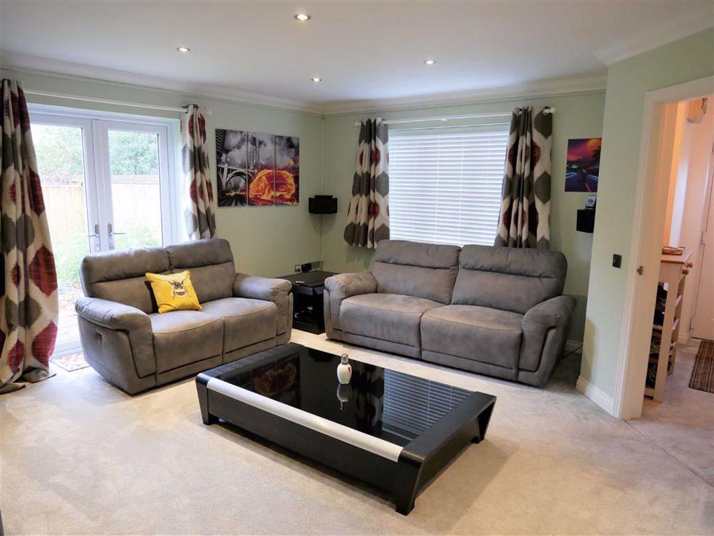 Amberley Close, Lansdowne Park, Calne 3 bed semidetached house £280,000