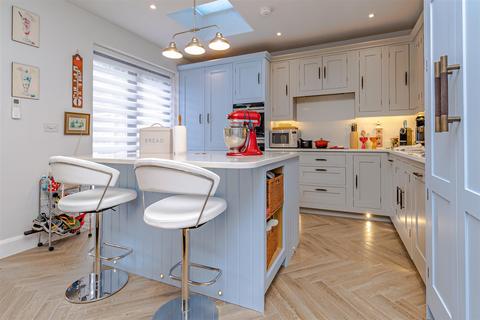37 Long Fallow, St Albans, AL2 3ED