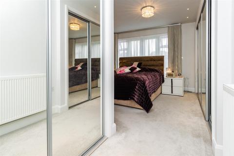 37 Long Fallow, St Albans, AL2 3ED