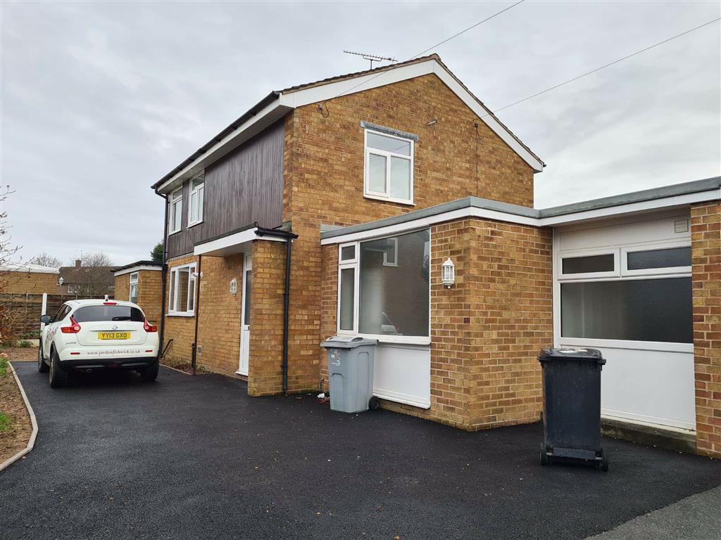 Pickmere Road, HANDFORTH 4 bed detached house £1,300 pcm (£300 pw)
