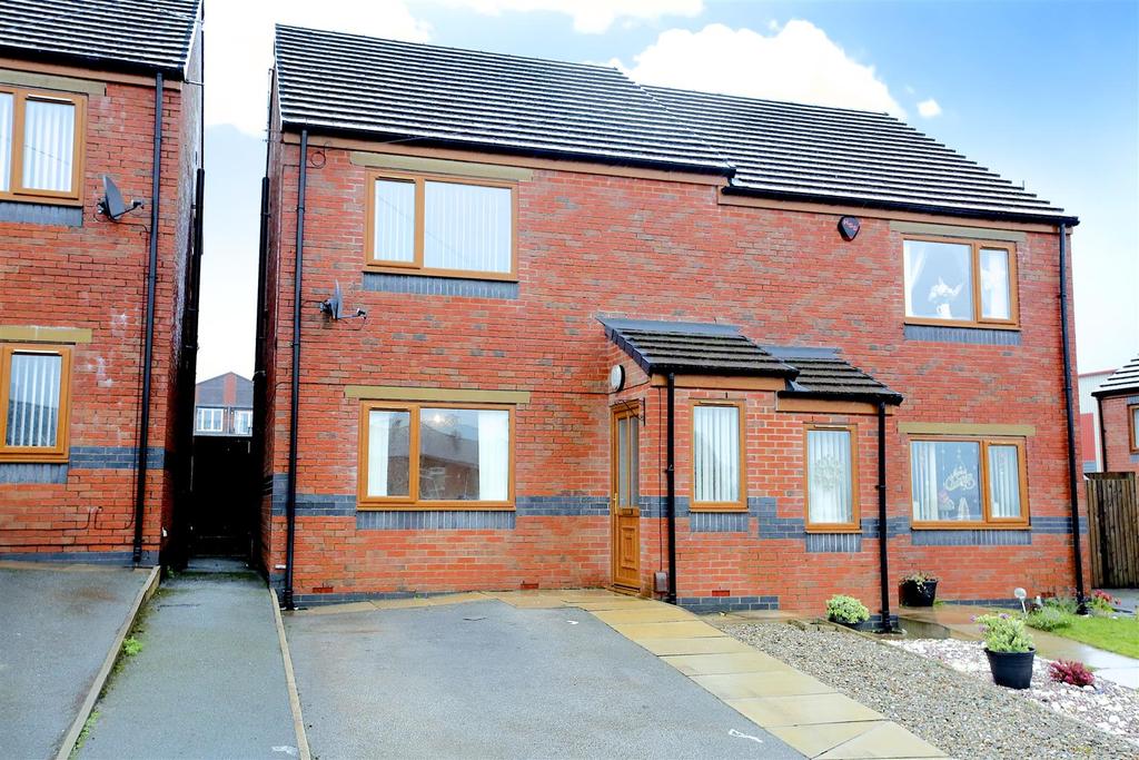 Flint Street, Derker, Oldham 3 bed semidetached house £145,000