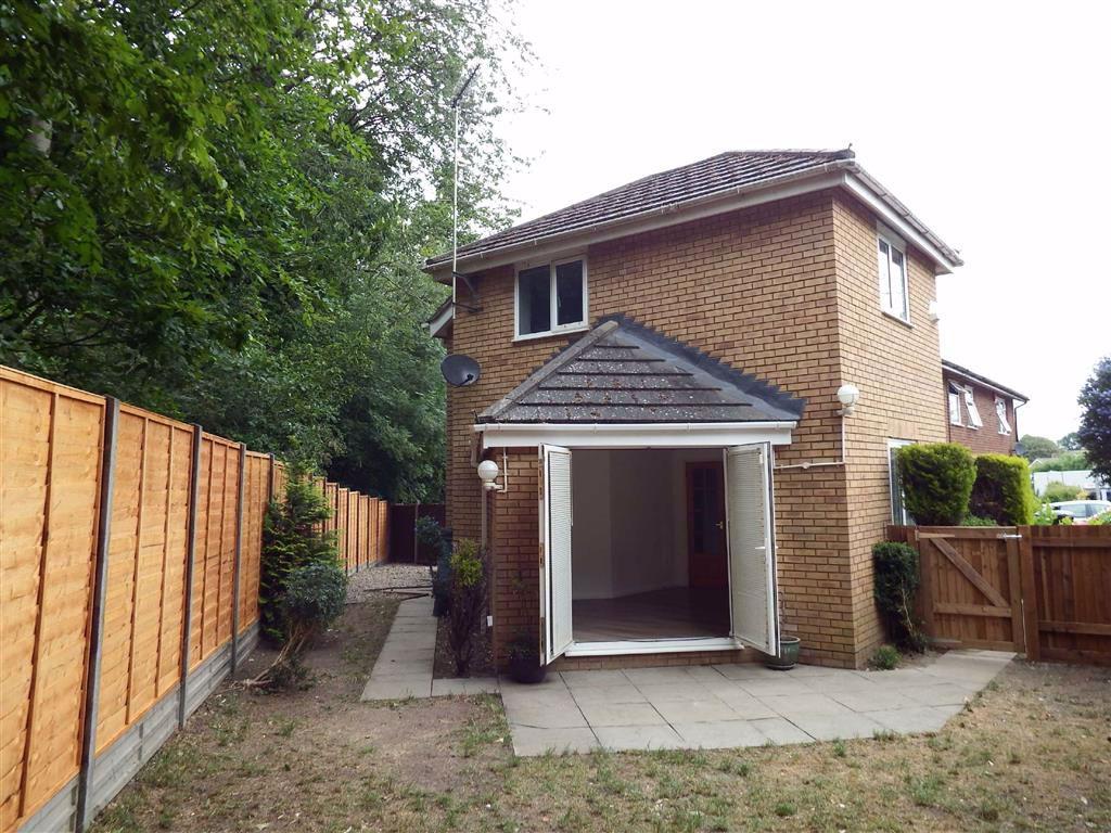Brunel Road, Stevenage, Hertfordshire, SG2 3 bed detached house £325,000