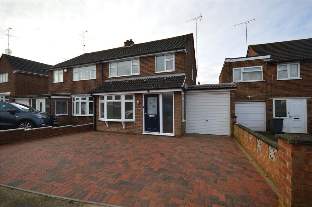 Epping Way, Luton, Bedfordshire, LU3 3 bed semidetached house £1,300