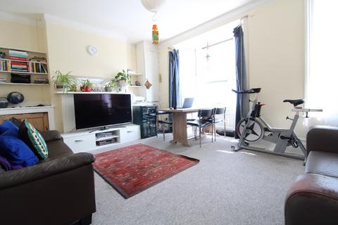 2 bedroom maisonette to rent, Warleigh Road