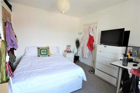 2 bedroom maisonette to rent, Warleigh Road