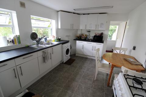 5 bedroom end of terrace house to rent, Brading Road