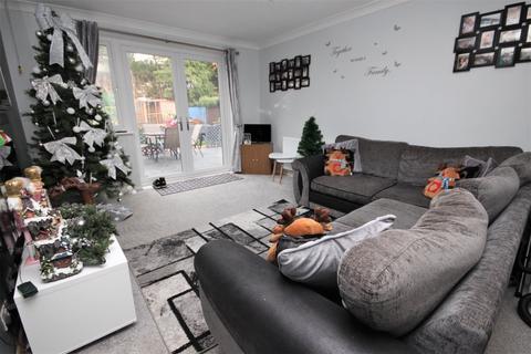 16 Bognor Road, Broadstone, BH18 9HA