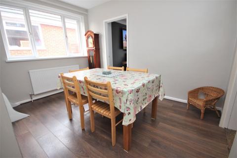 16 Bognor Road, Broadstone, BH18 9HA