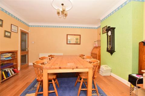 4 Kingsway, Chatham, ME5 7HT