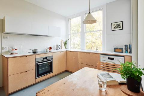 37c Whiteley Road, London, SE19 1JU