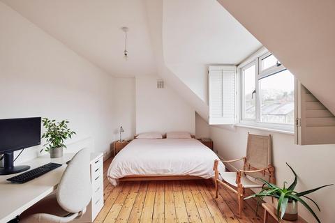 37c Whiteley Road, London, SE19 1JU