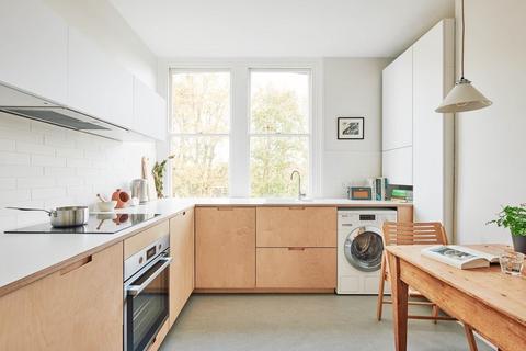37c Whiteley Road, London, SE19 1JU