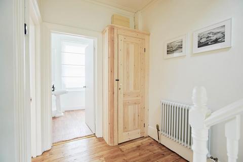37c Whiteley Road, London, SE19 1JU