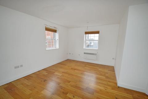 1 bedroom flat to rent, Chapel Street, Petersfield, GU32