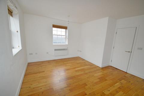 1 bedroom flat to rent, Chapel Street, Petersfield, GU32