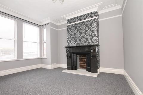 3 bedroom terraced house to rent, New Village Road, HU16