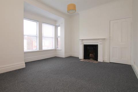 3 bedroom terraced house to rent, New Village Road, HU16