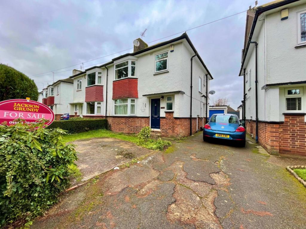 Westone Avenue, Westone, Northampton NN3 3JJ 3 bed semidetached house