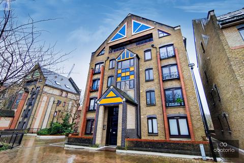 62 Discovery Walk, London, E1W 2JG