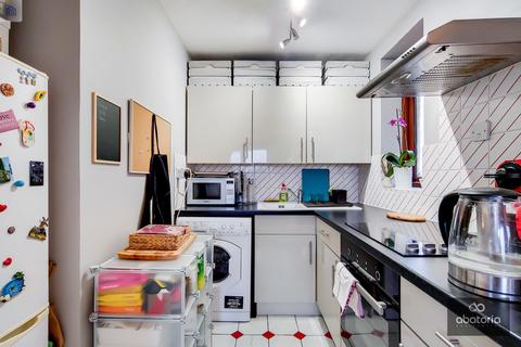 62 Discovery Walk, London, E1W 2JG