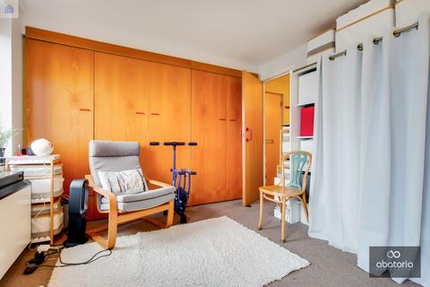 62 Discovery Walk, London, E1W 2JG