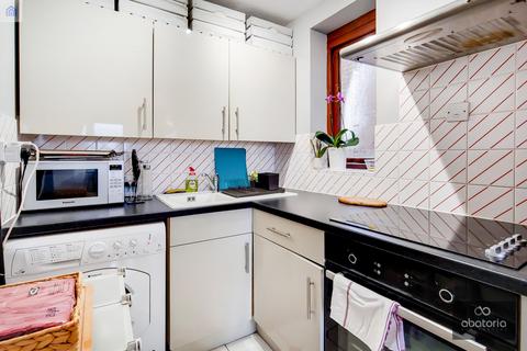 62 Discovery Walk, London, E1W 2JG