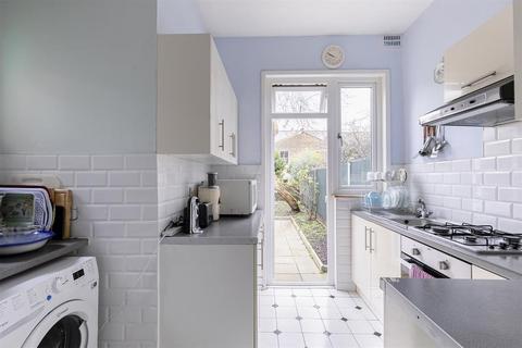 13 Cleveleys Road, London, E5 9JW