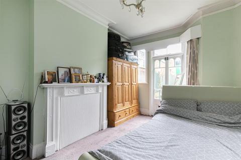 13 Cleveleys Road, London, E5 9JW