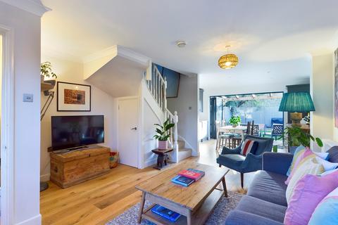 3 Compton Close, London, SE15 5FZ