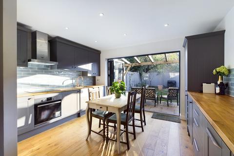 3 Compton Close, London, SE15 5FZ