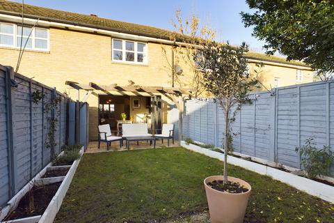 3 Compton Close, London, SE15 5FZ
