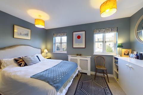 3 Compton Close, London, SE15 5FZ