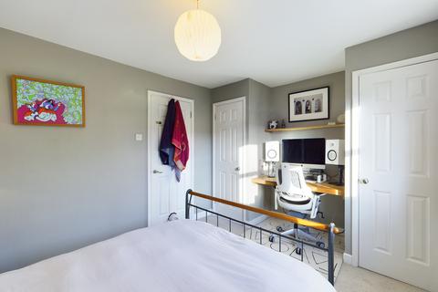 3 Compton Close, London, SE15 5FZ