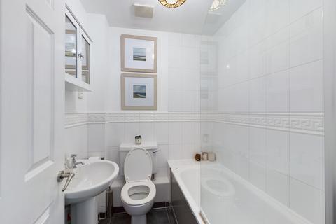 3 Compton Close, London, SE15 5FZ