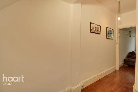 125 Coldershaw Road, London, W13 9DU
