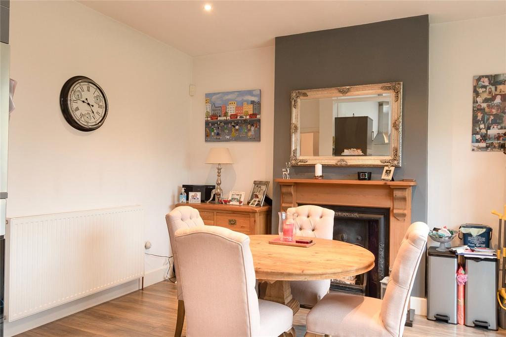 Holyrood Drive, WestcliffonSea, SS0 3 bed detached house for sale £