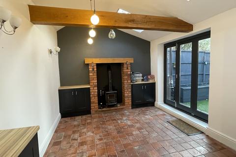 3 bedroom semi-detached house to rent, High Street, West Midlands, B46