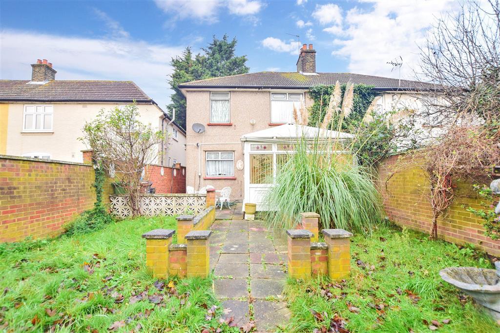 Blake Avenue, Barking, Essex 3 bed semidetached house £400,000