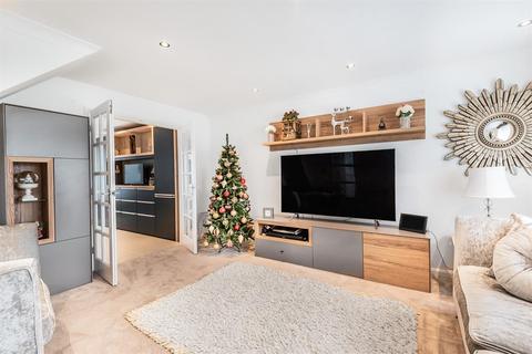 10 Hunters Walk, Wetherby, LS22 7XX