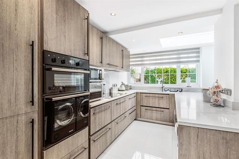 10 Hunters Walk, Wetherby, LS22 7XX