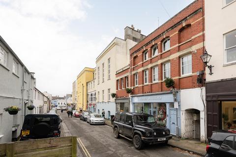 Waterloo Street, Clifton