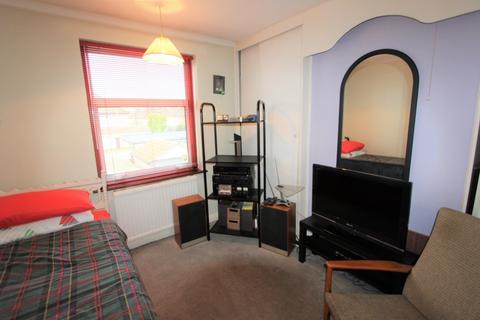 86 Alderton Road, Woodside, Croydon, CR0 6HJ