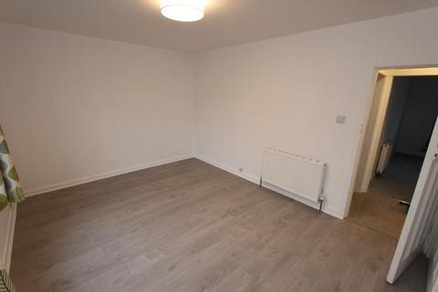 2 bedroom flat to rent, Broomfield Crescent, Carrick Knowe, Edinburgh, EH12