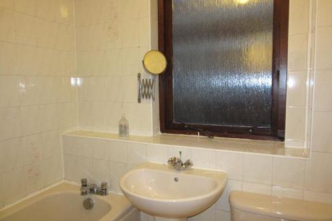 2 bedroom flat to rent, Sienna Gardens, Sciennes, Edinburgh, EH9