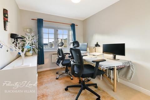 4 Gilbert Close, London, SE18 4PT
