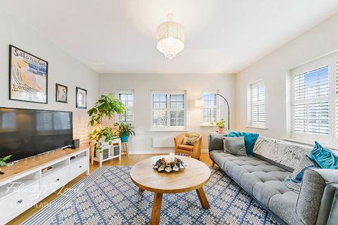 4 Gilbert Close, London, SE18 4PT